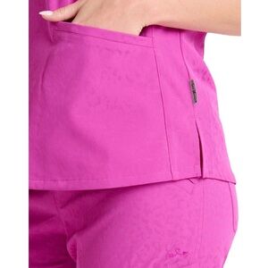 Cheetah scrub set size xl.  Never worn only washed